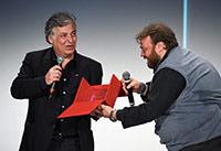 Alessandro Munari Presidente B.A.Film Factory premia Stefano Fresi attore Premio Made in Italy BAFF 2015 - Istituto Cinematografico M. Antonioni - premio speciale