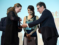 Sergio Castellitto riceve il premio Platinum Dino Ceccuzzi all'eccellenza cinematografica con la madrina Valeria Solarino.